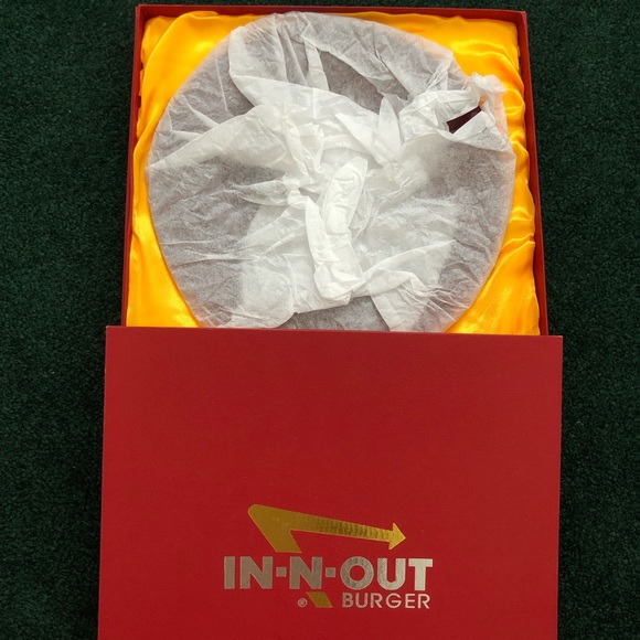 In-N-Out Collectible Plate - Picture 2 of 3